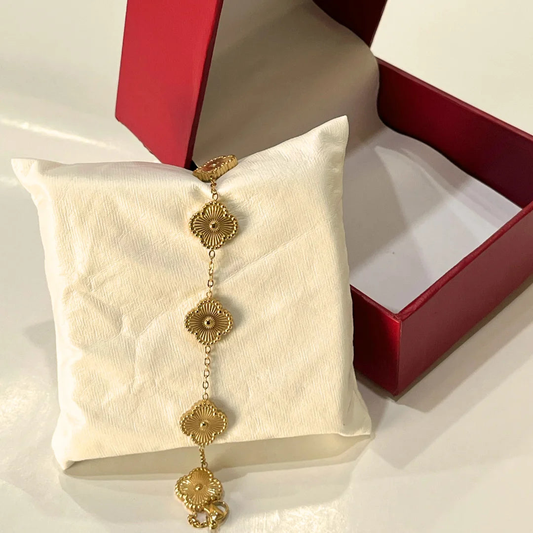 Golden Four Leaf Bracelet – Elegant Floral Design for Women