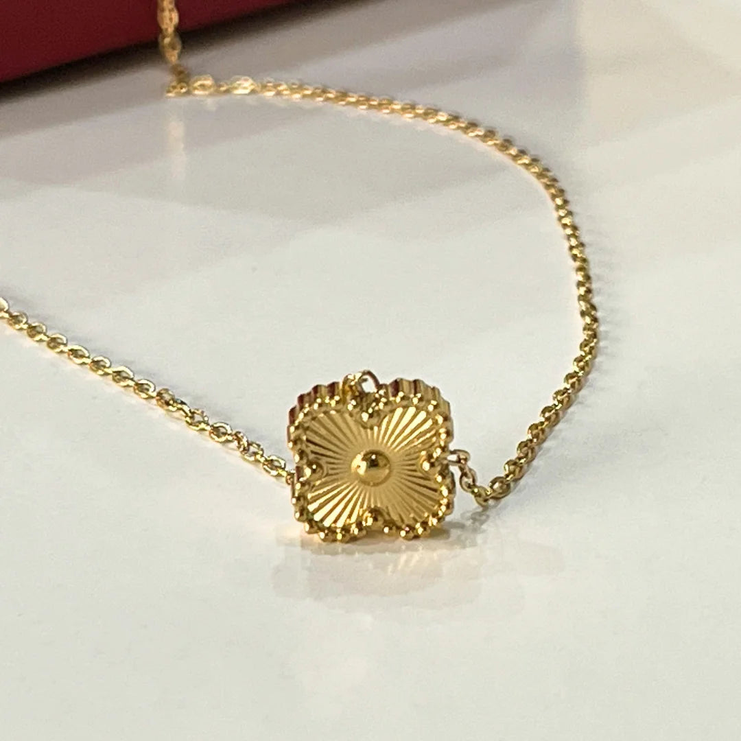 Blossom Gleam Necklace – Elegant Minimal Gold Jewelry